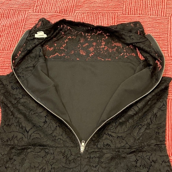 Garage women’s large Black Lace one piece shortsuit / romper - Picture 15 of 15